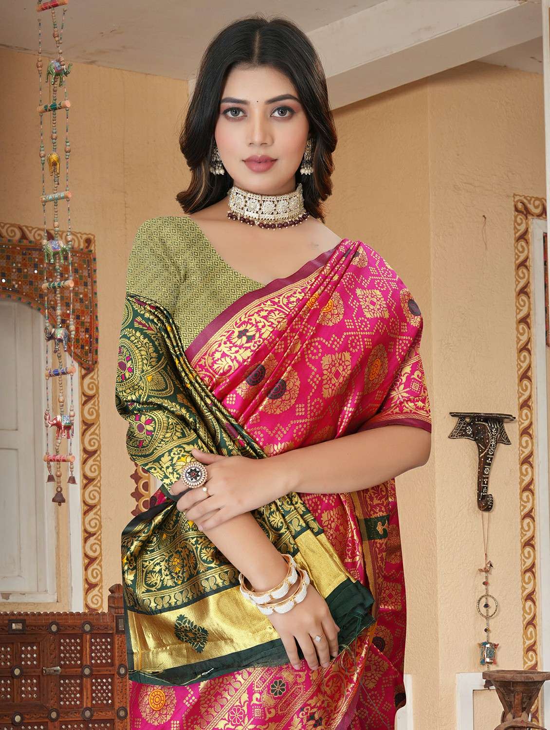 Women Self Design Banarasi Saree With Blouse - 22289198 -  Standard Image - 3