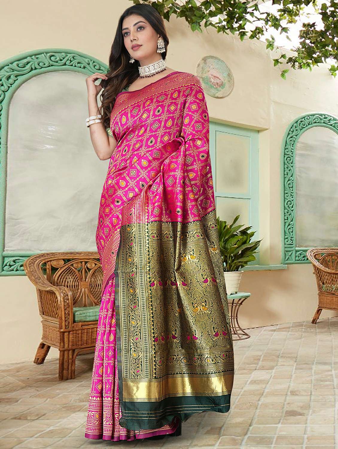 women self design banarasi saree with blouse