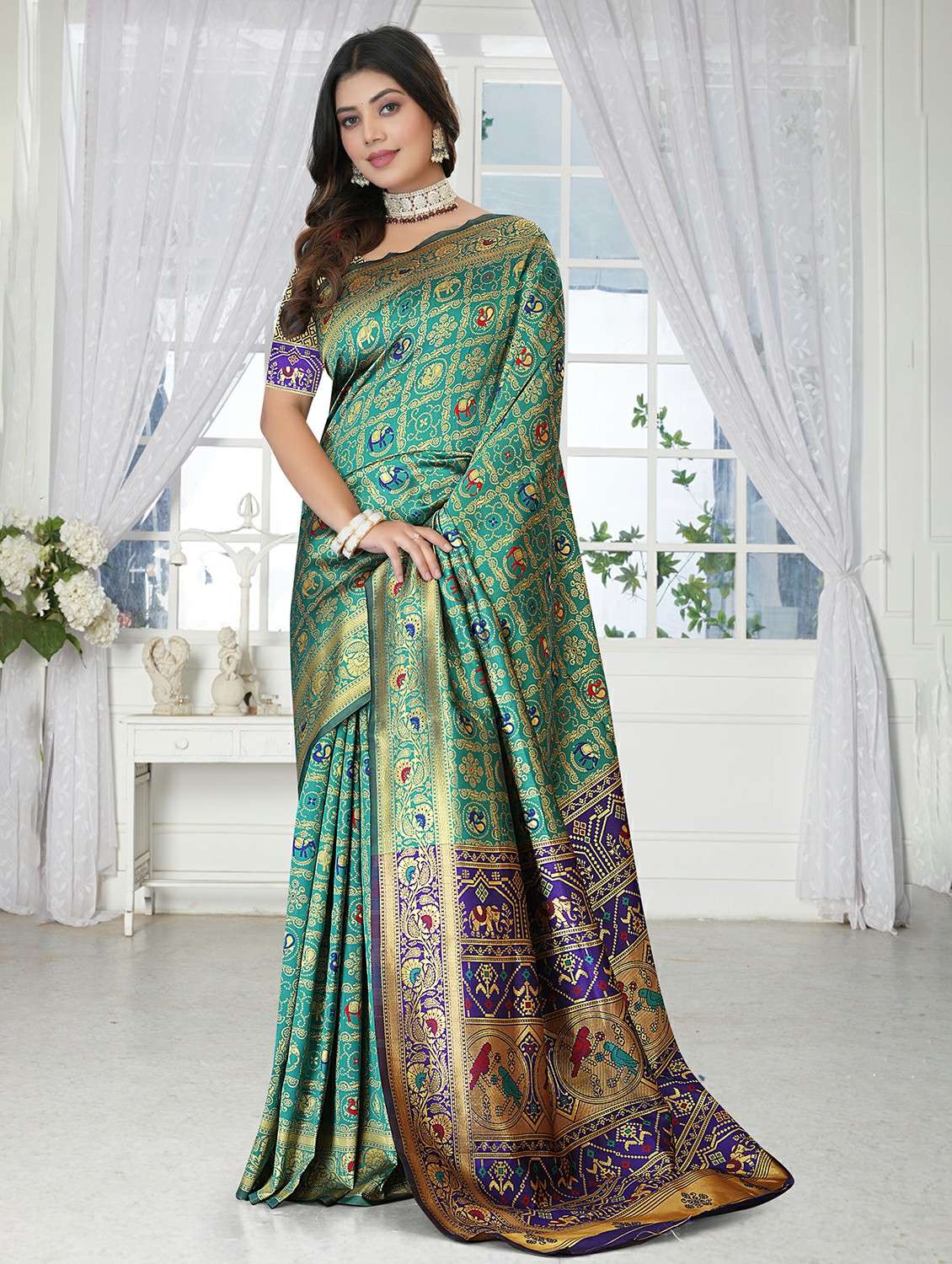 women self design banarasi saree with blouse