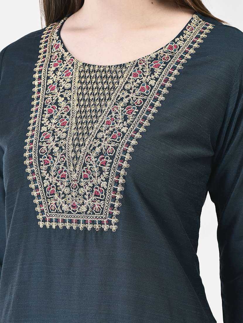 Women Solid With Work Three Quarter Sleeve Straight Kurta - 22290504 -  Standard Image - 5