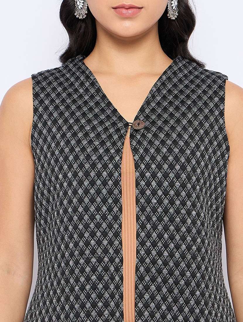 women self designed woolen shrug - 22291249 -  Standard Image - 3