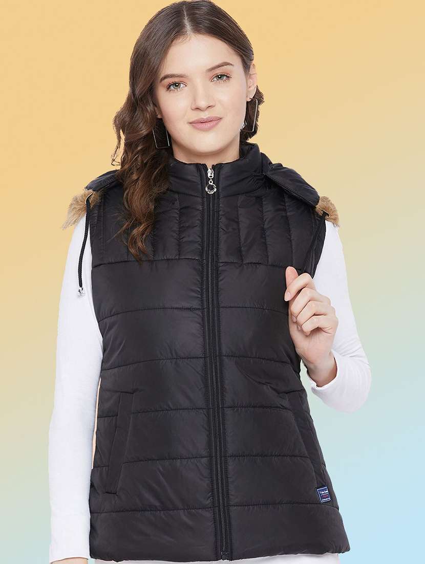 women solid sleeveless hooded quilted jacket
