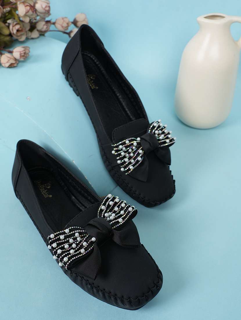 women solid slip on ballerina