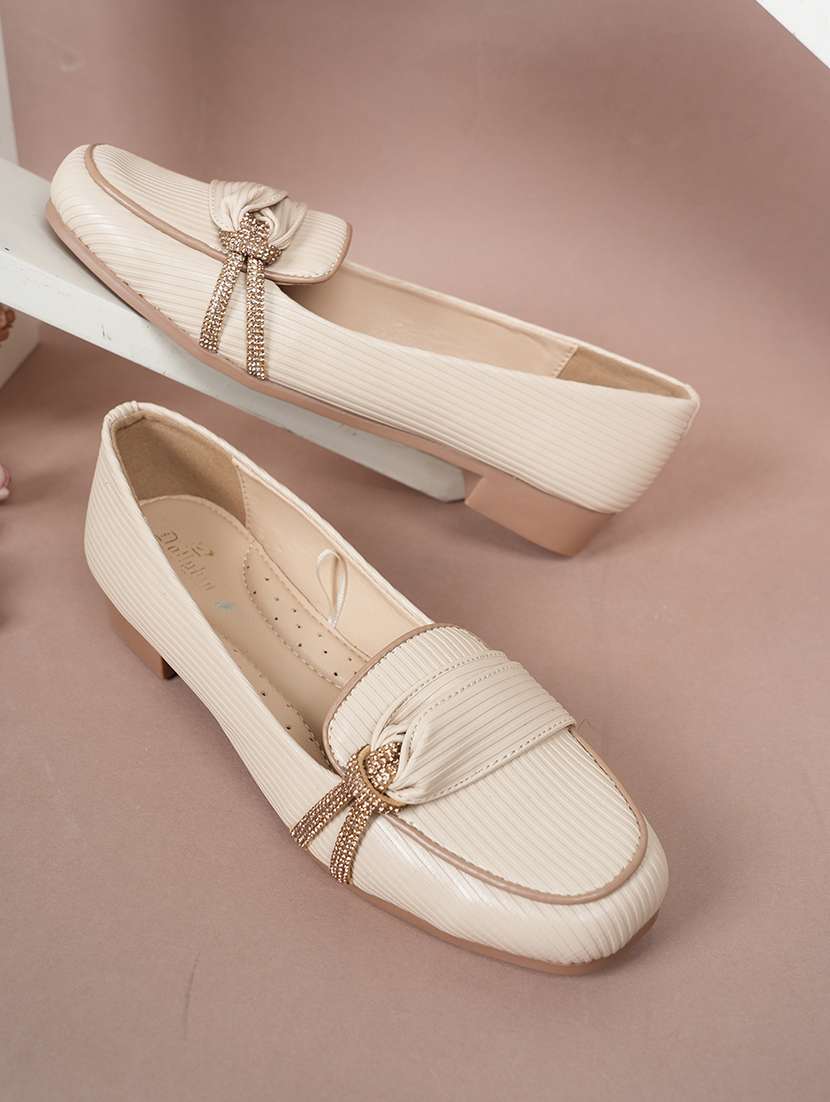 women solid slip on ballerina