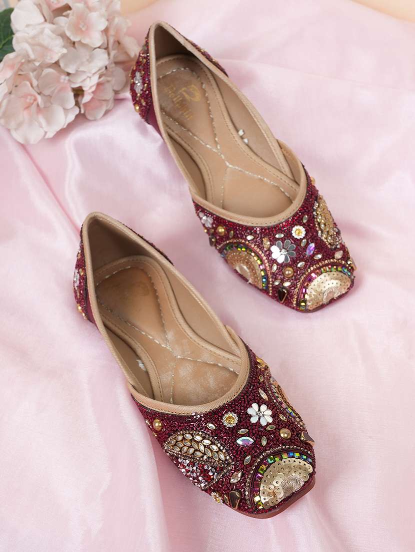 women embellsihed slip on mojari