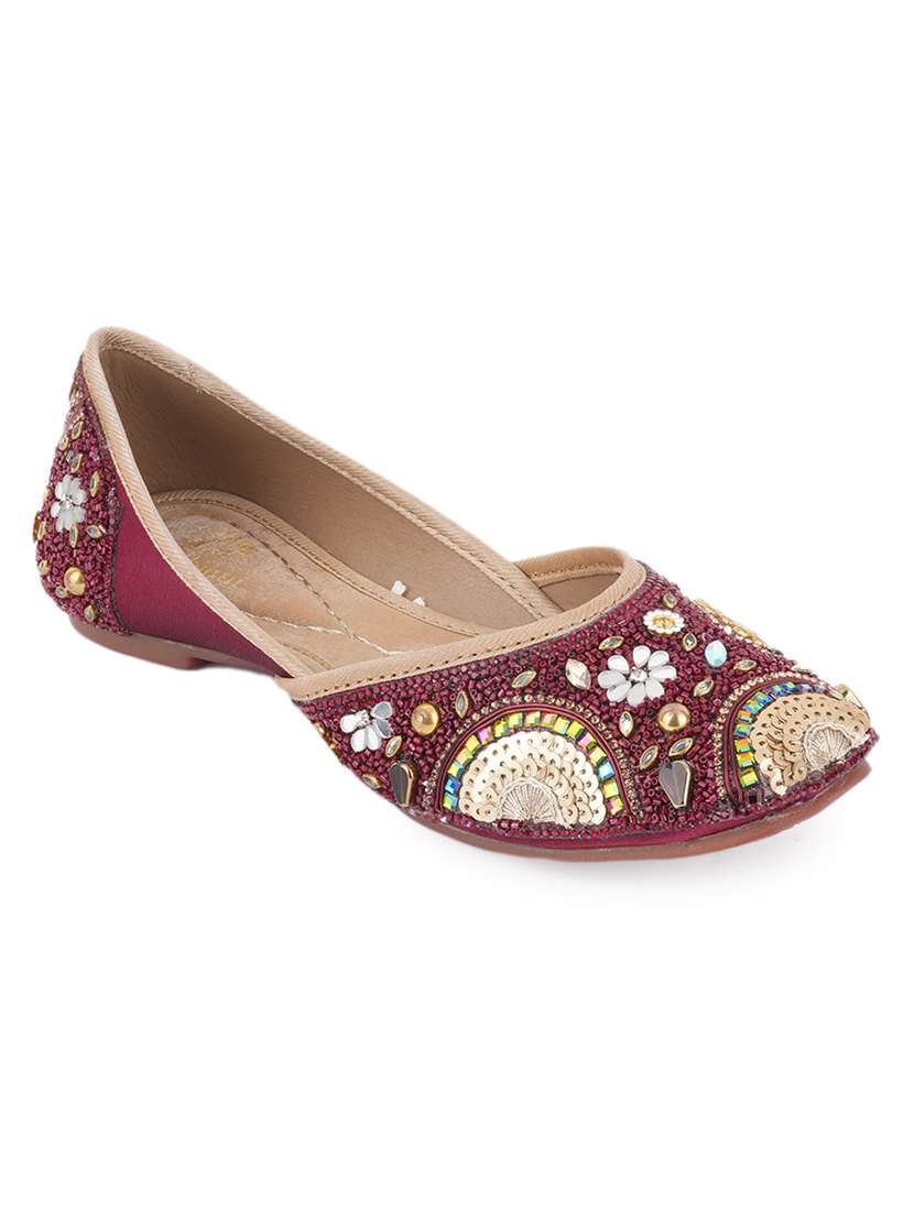 women embellsihed slip on mojari - 22292188 -  Standard Image - 3