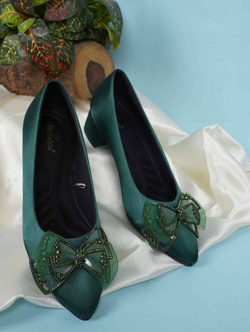 women solid slip on pump