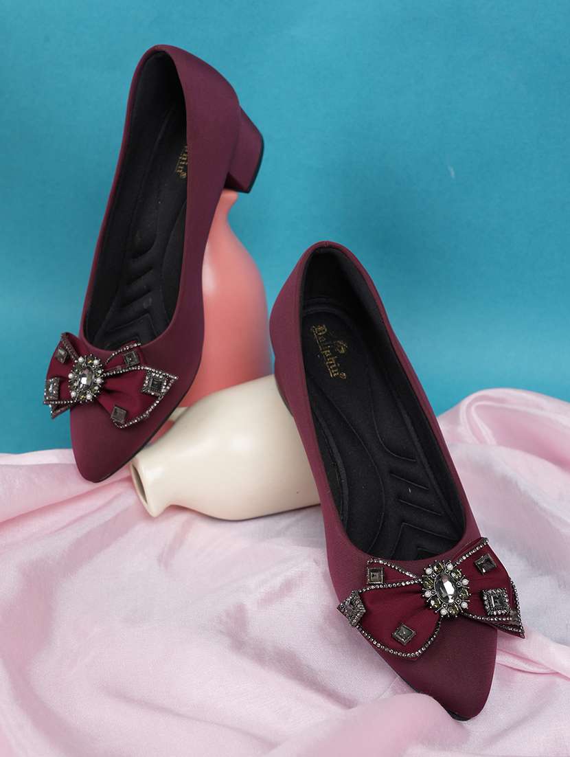 women solid slip on pump