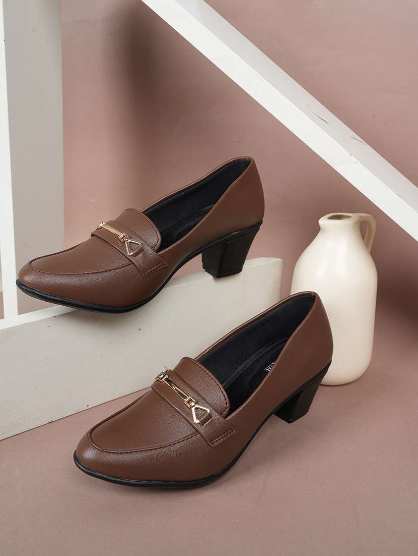 women solid slip on pump