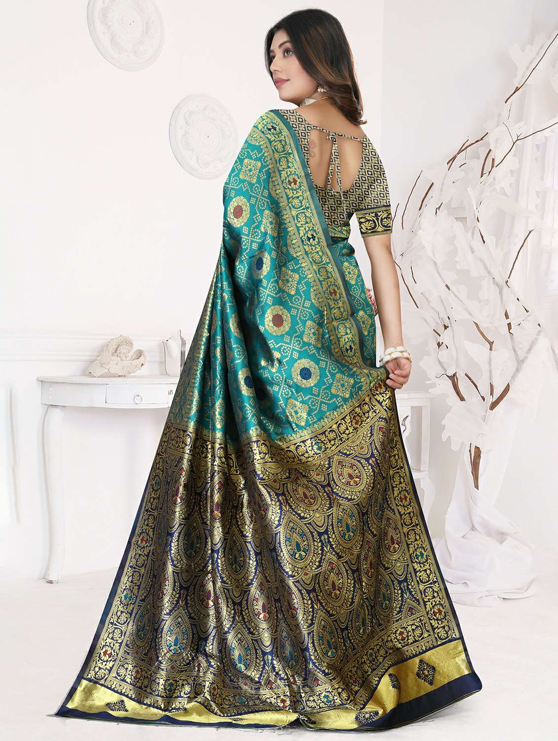 women self design banarasi saree with blouse - 22292569 -  Standard Image - 3