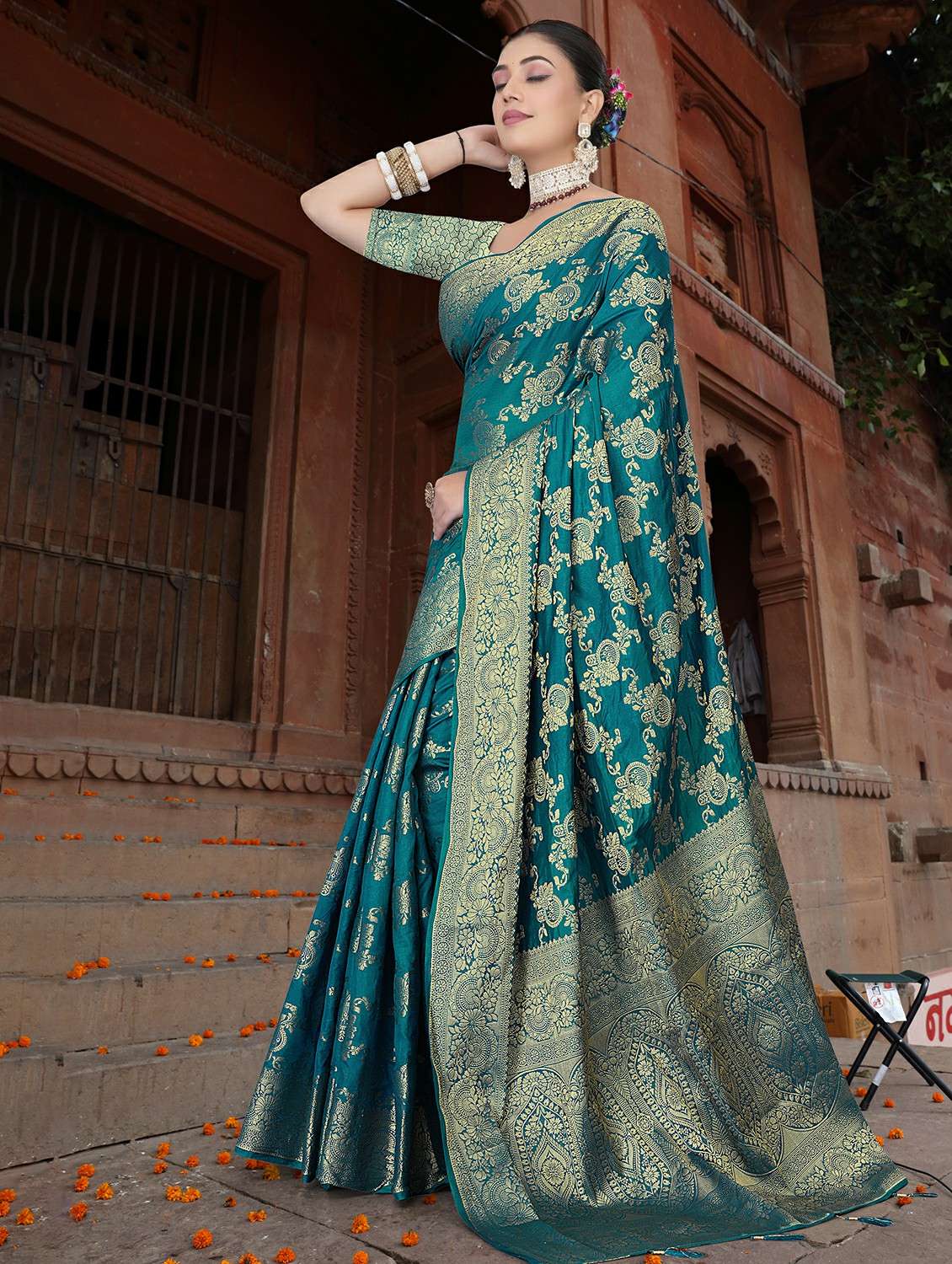 women self design banarasi saree with blouse