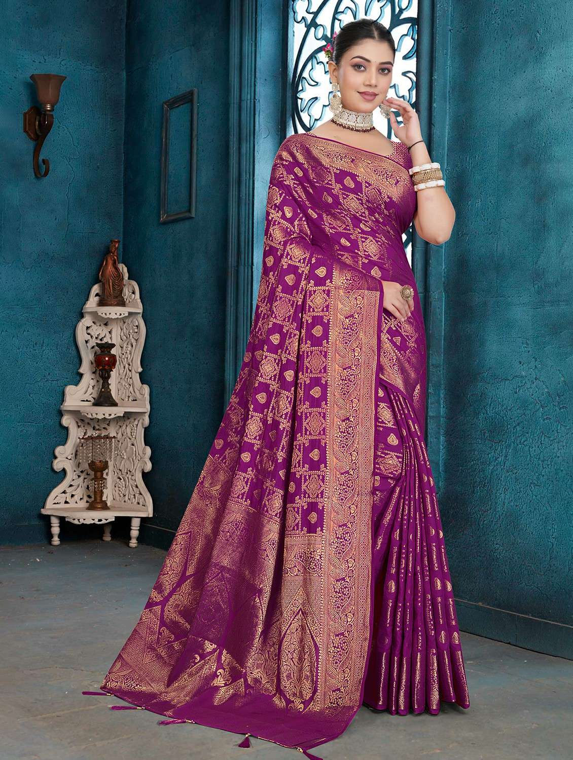 women self design banarasi saree with blouse