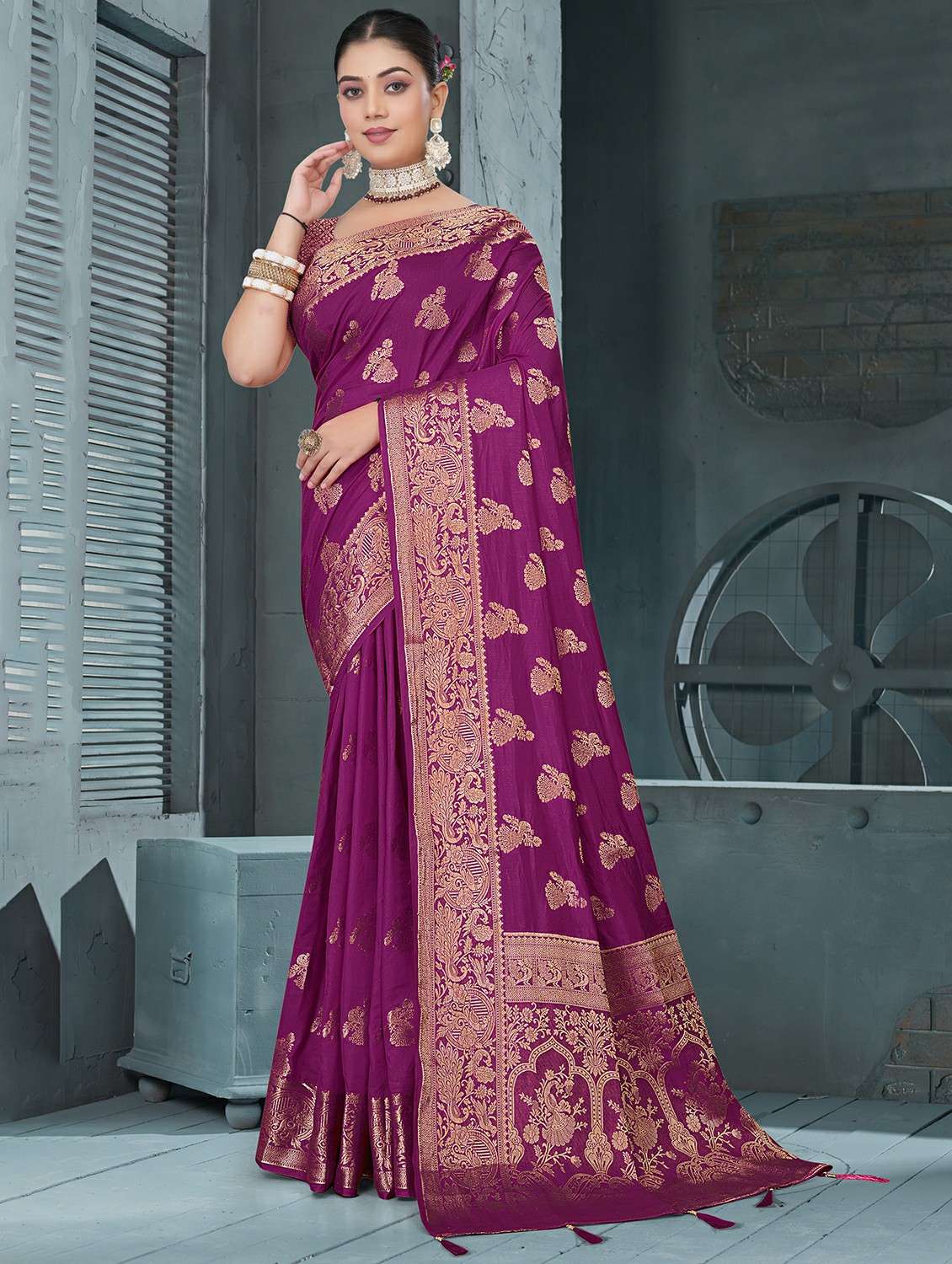 women self design banarasi saree with blouse