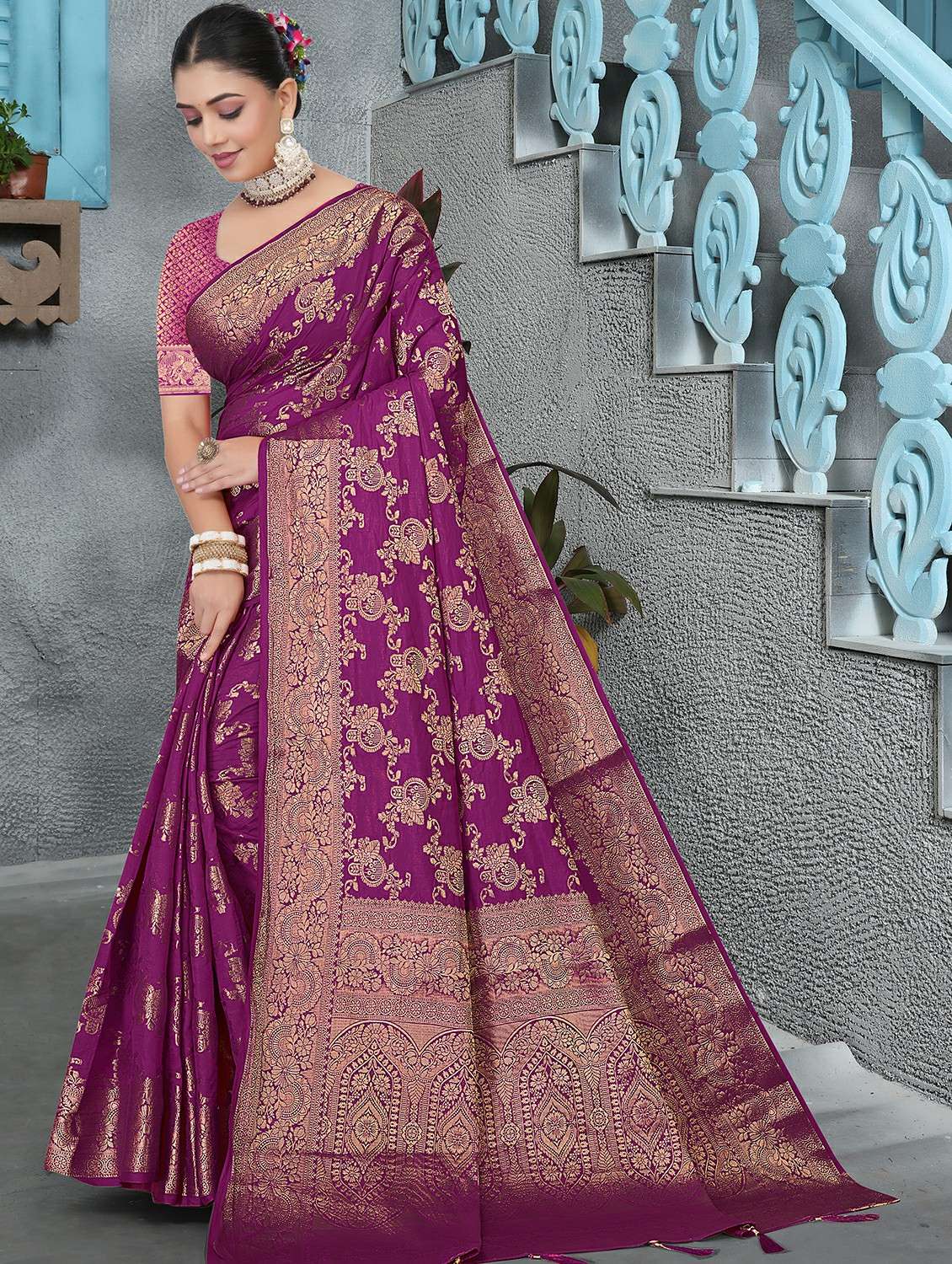 women self design banarasi saree with blouse