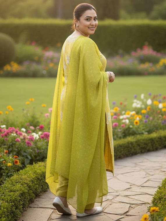 women floral three quarter sleeve kurta pant with dupatta set - 22292627 -  Standard Image - 3