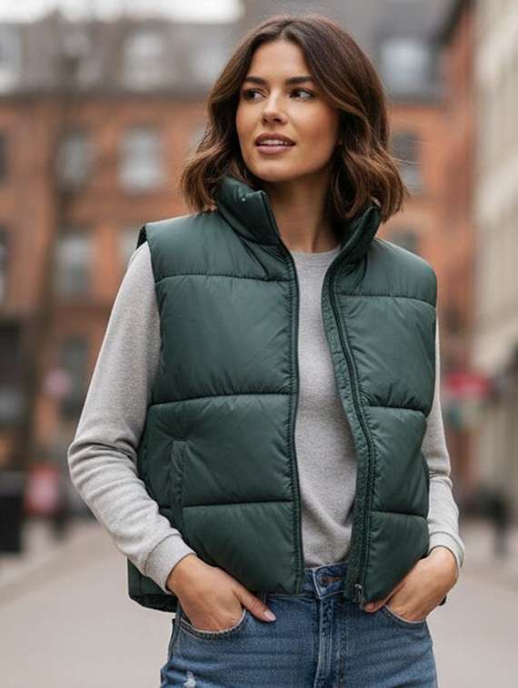 women solid stand collar sleeveless quilted jacket