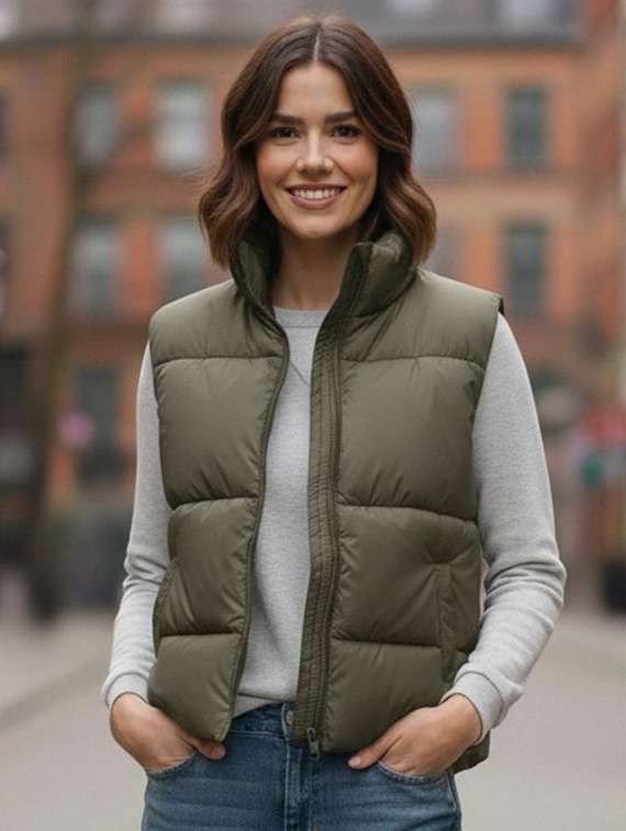 women solid stand collar sleeveless quilted jacket