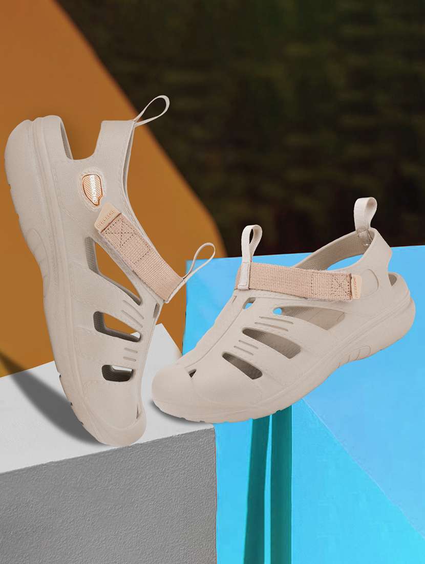 men solid slip on clog