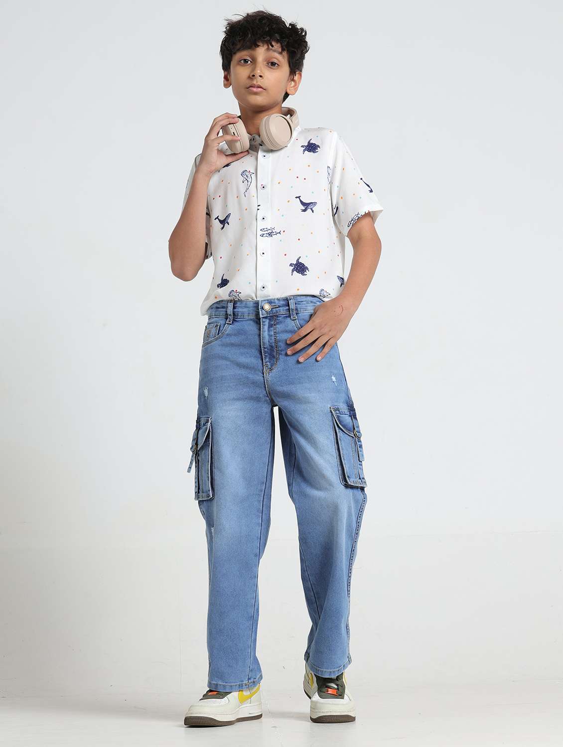 blue denim plain jean - 22293626 -  Standard Image - 5