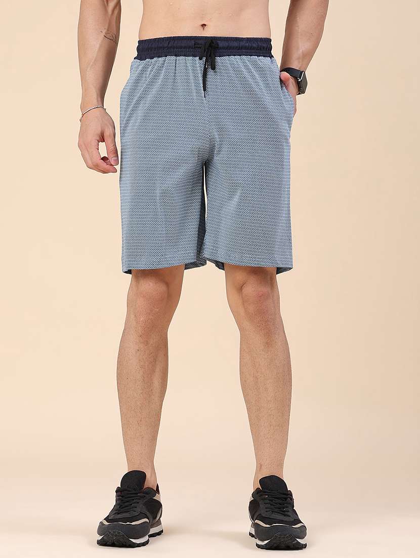 men printed mid rise regular fit shorts