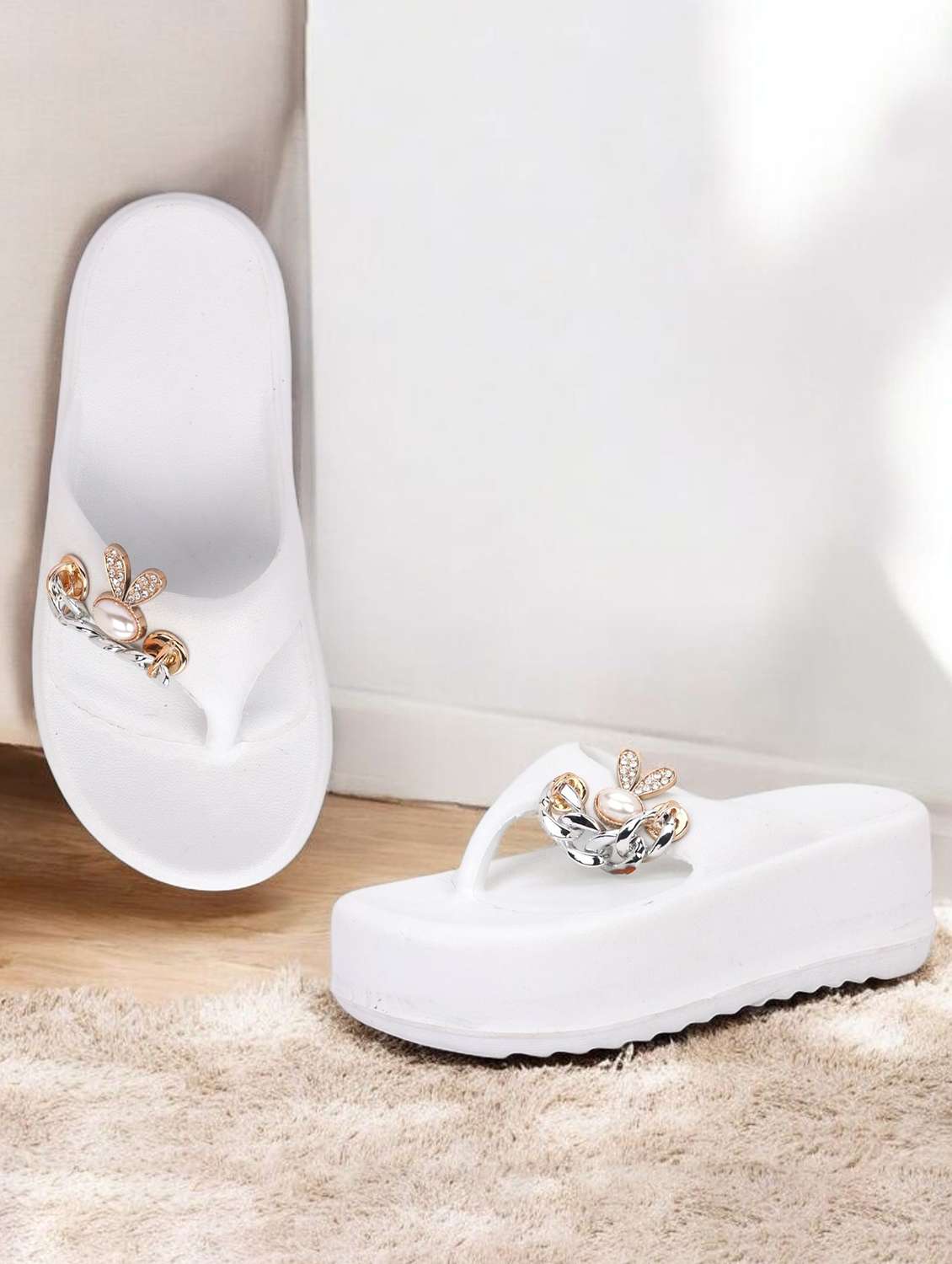 women solid slip on flip flop