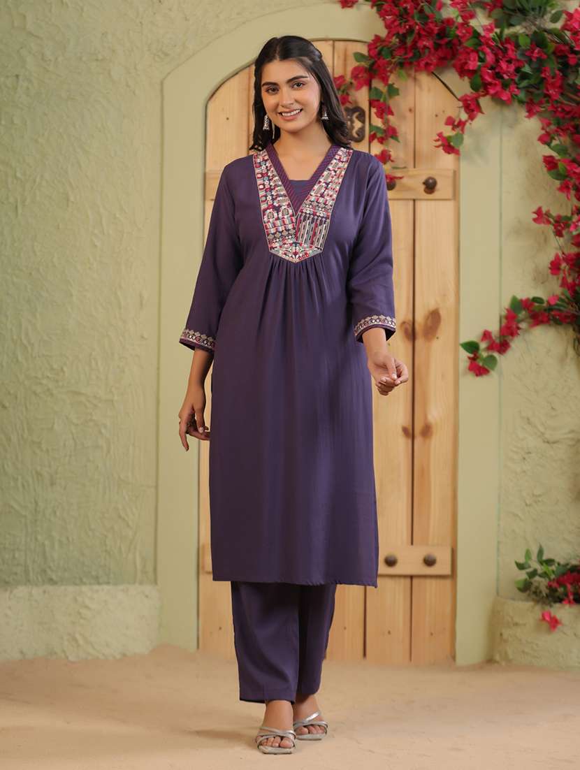 women solid with work three quarter sleeve a-line kurta