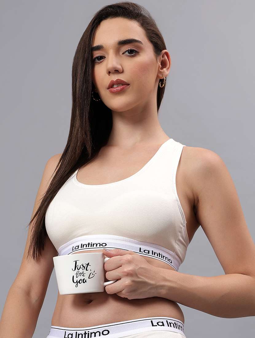 women solid lightly padded sports bra