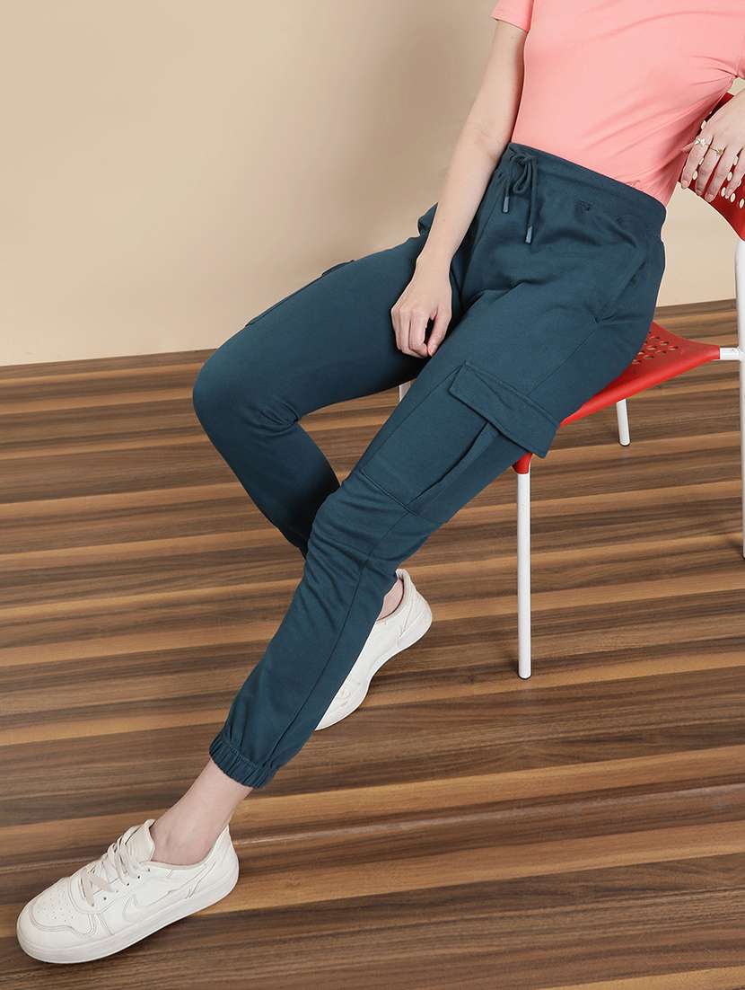 women solid mid rise cargo jogger