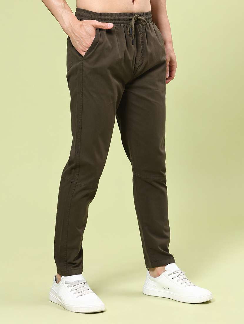 men solid mid rise track pant