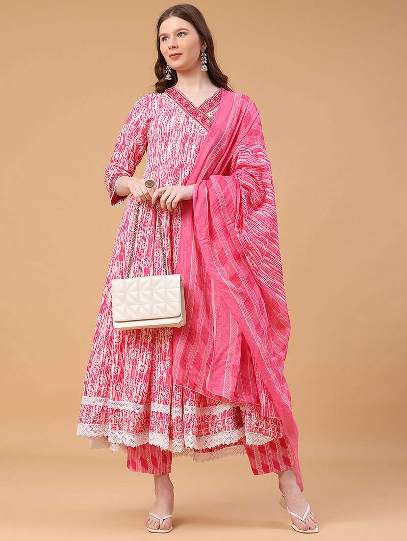 women printed three quarter sleeve kurta pant with dupatta set
