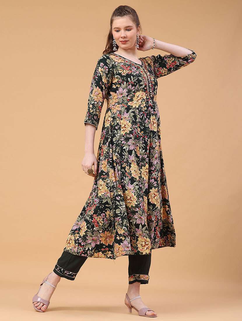 women floral three quarter sleeve kurta pant with dupatta set - 22296184 -  Standard Image - 3