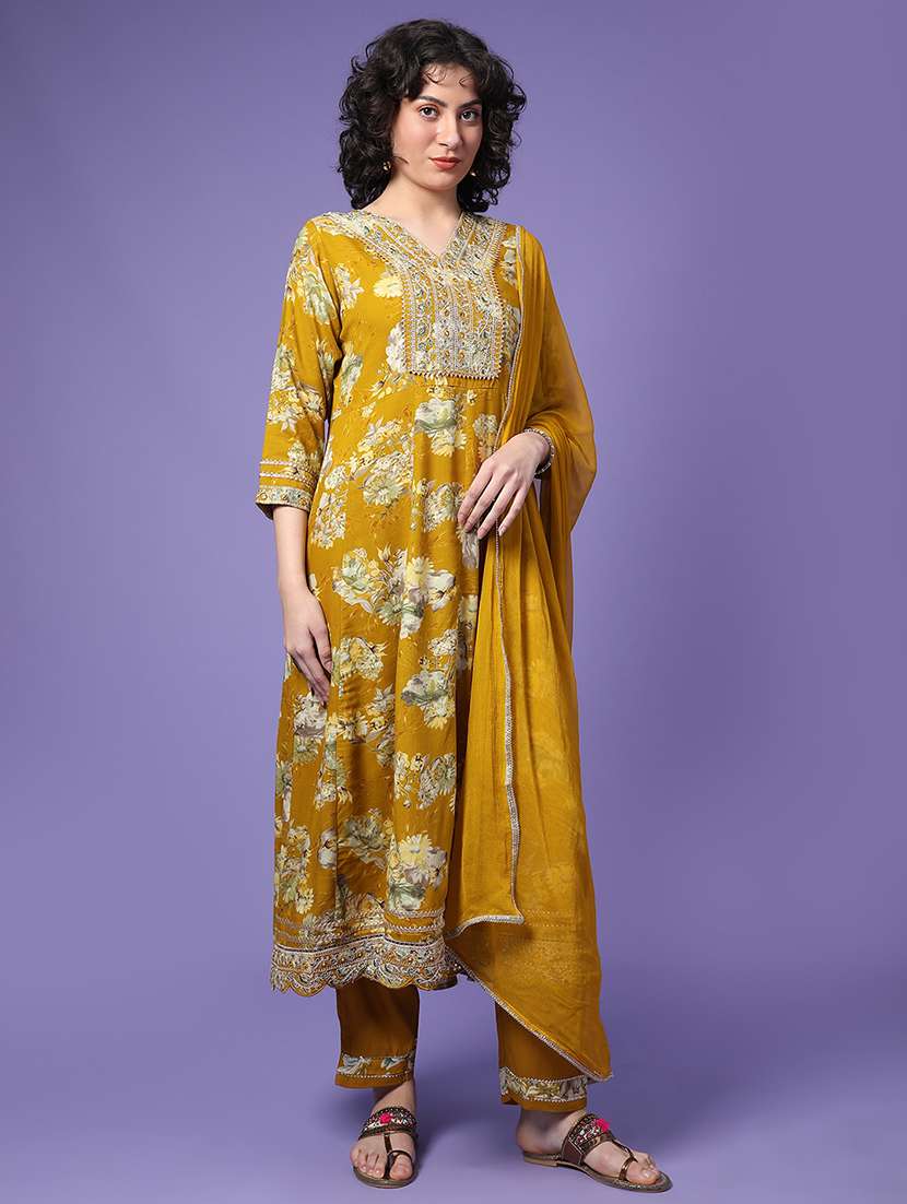 women floral three quarter sleeve kurta pant with dupatta set - 22296194 -  Standard Image - 3