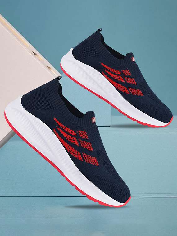 men printed slip on sport shoes