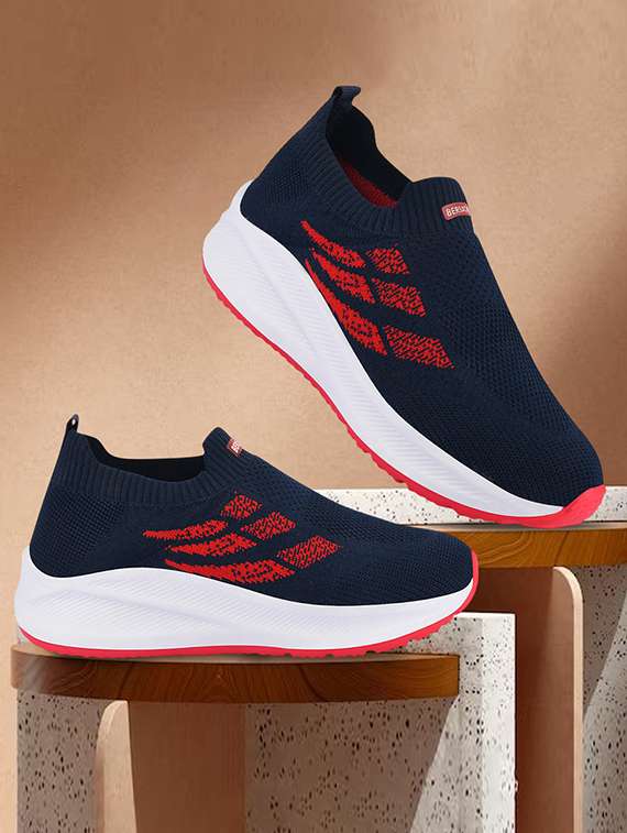 men printed slip on sport shoes