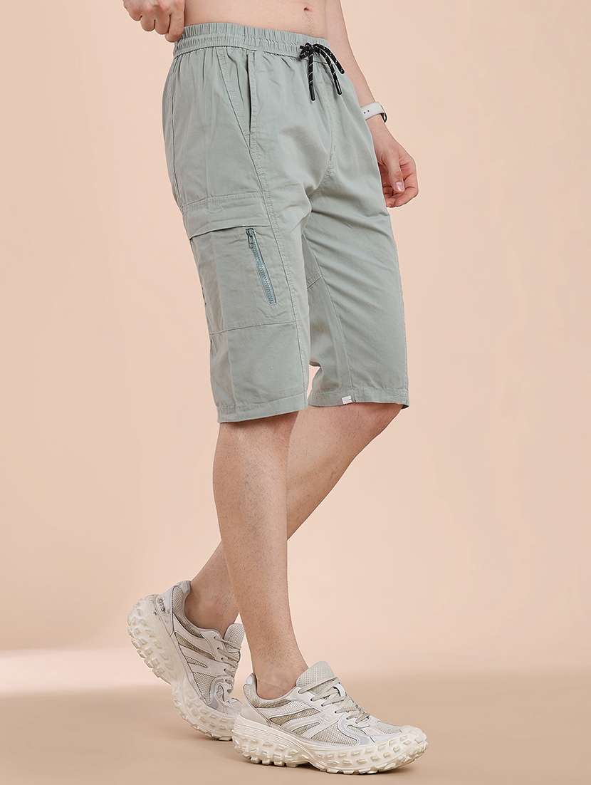 men solid mid rise three fourth cargo shorts - 22296957 -  Standard Image - 3