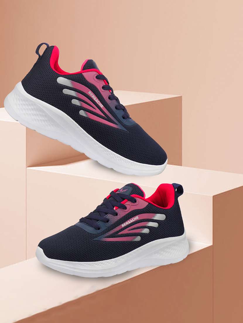 women lace-up sports shoe