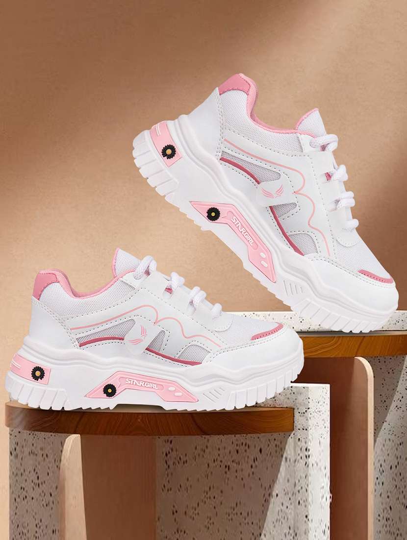 women lace-up sports shoe