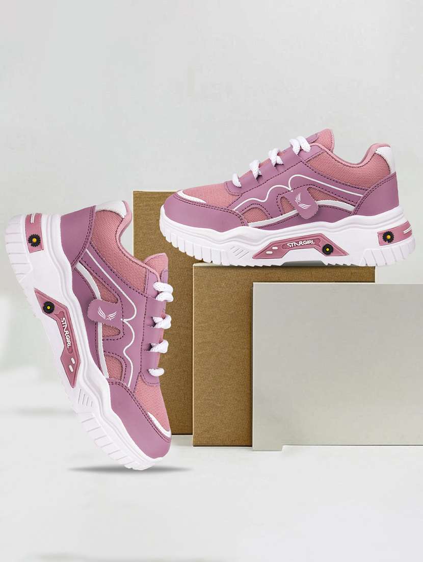 women lace-up sports shoe