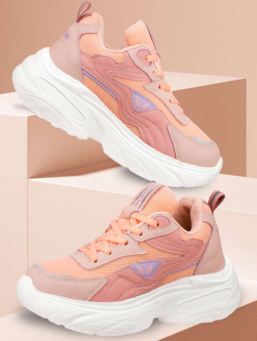women lace-up sports shoe