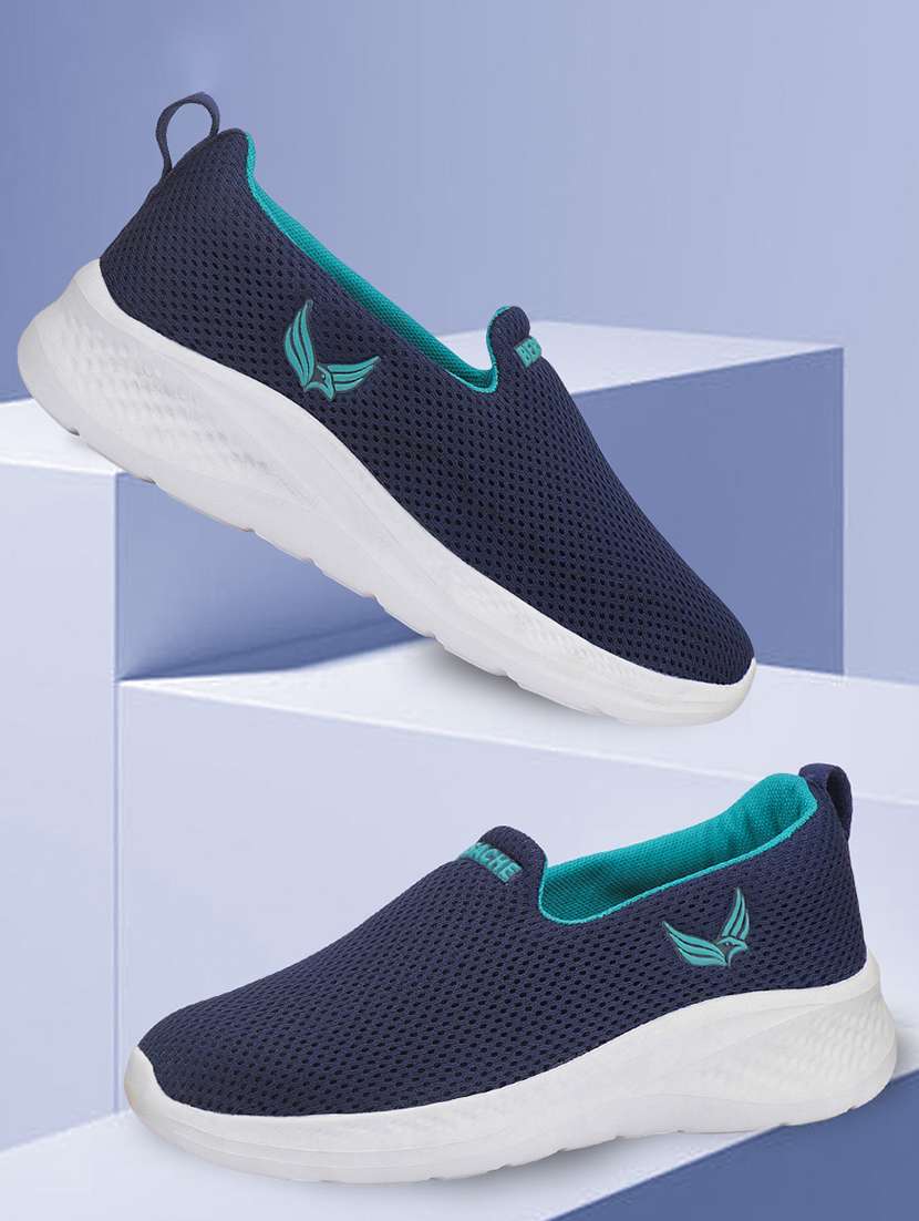 women solid slip on casual shoe