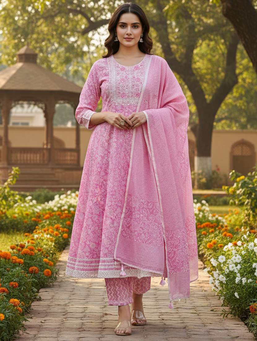 women printed three quarter sleeve kurta pant with dupatta set