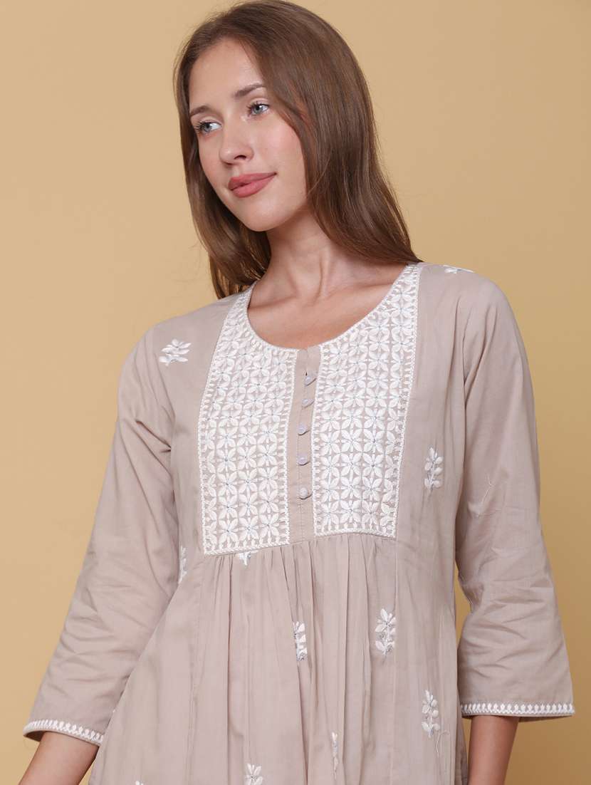 Women Embroidered Three Quarter Sleeves Straight Kurta - 22298244 -  Standard Image - 5