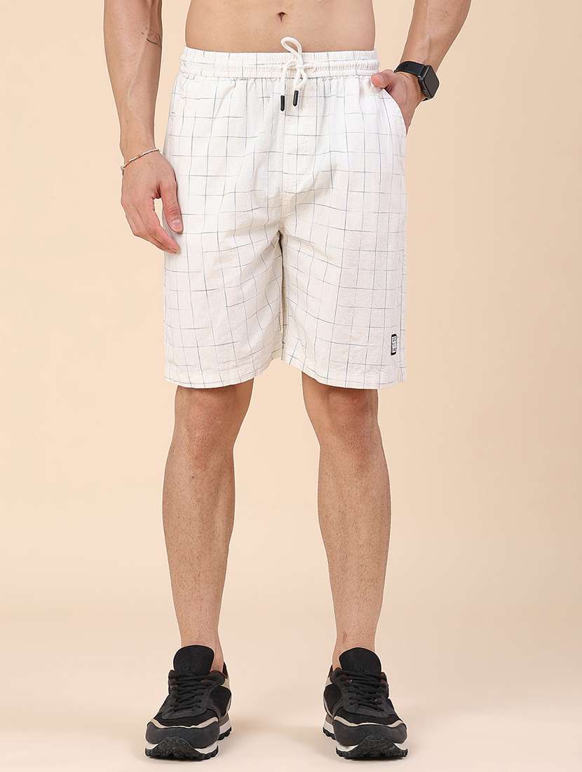 men checkered mid rise regular fit shorts