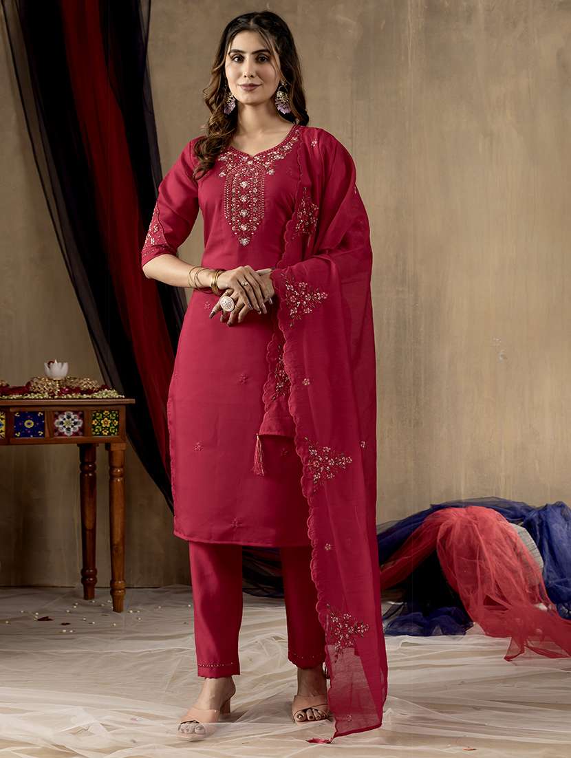 women solid with work three quarter sleeve kurta pant with dupatta set