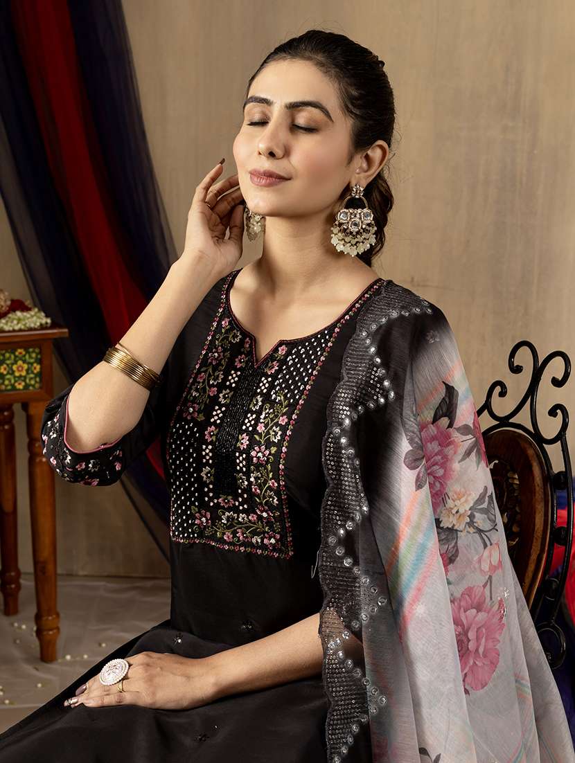 women solid with work three quarter sleeve kurta pant with dupatta set - 22298472 -  Standard Image - 3