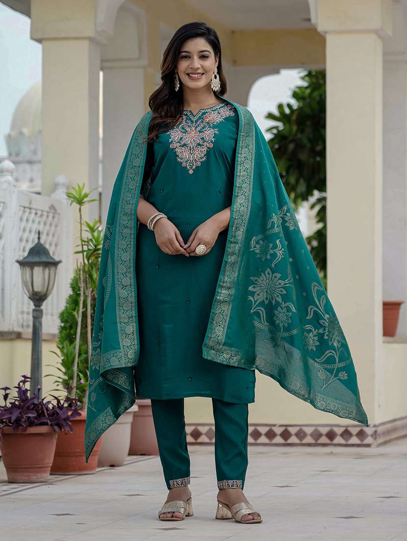 women solid with work three quarter sleeve kurta pant with dupatta set