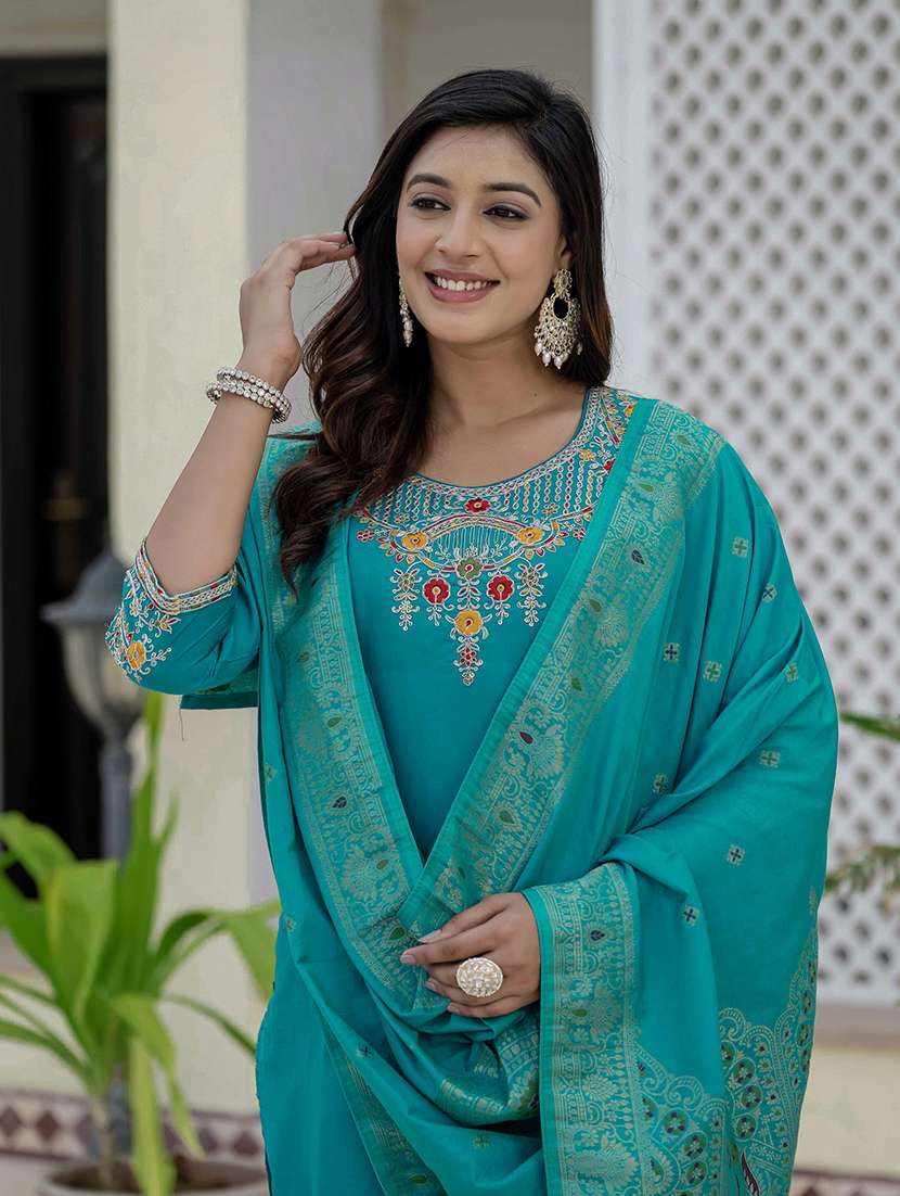 women solid with work three quarter sleeve kurta pant with dupatta set - 22298500 -  Standard Image - 3