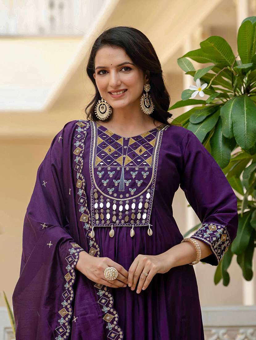 women solid with work three quarter sleeve kurta pant with dupatta set - 22298504 -  Standard Image - 3