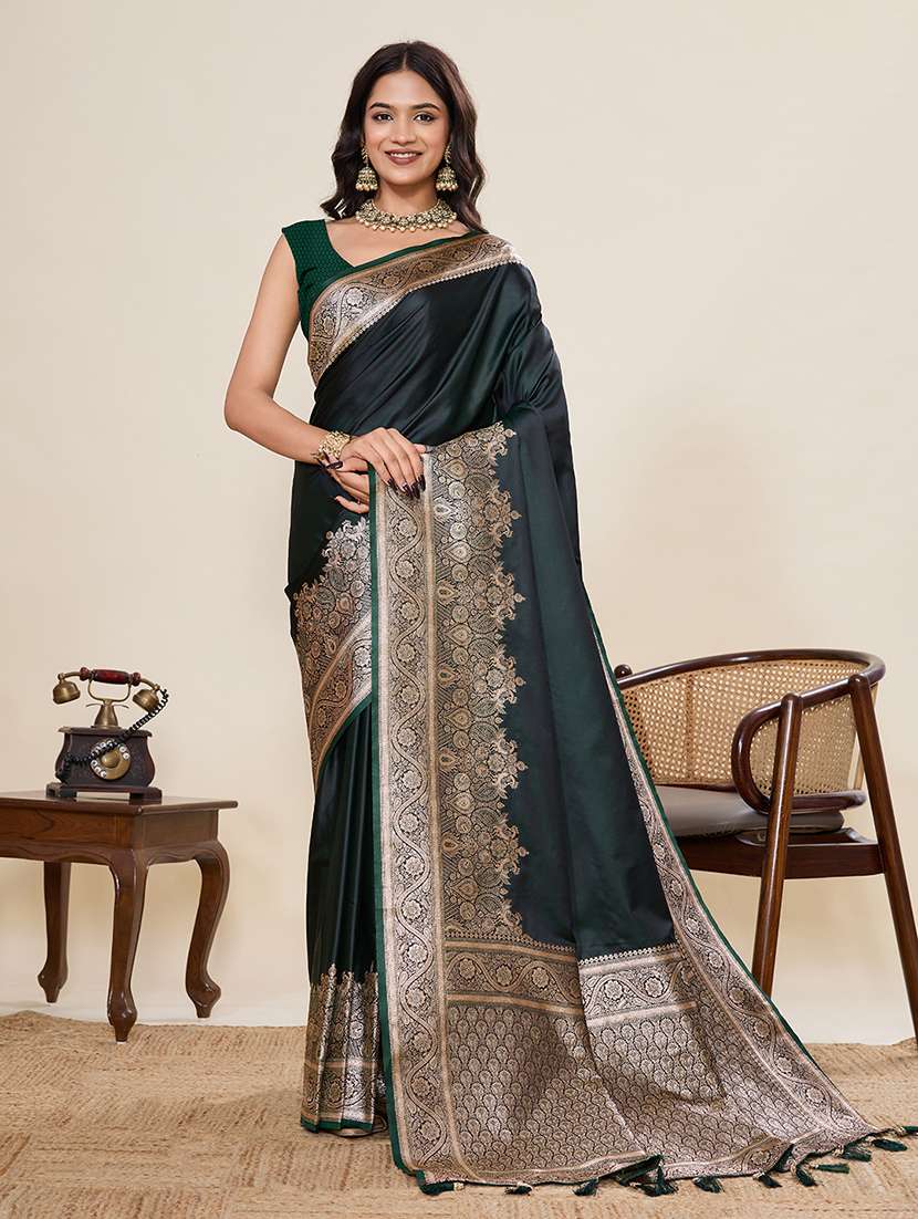 women solid with bordered saree with blouse
