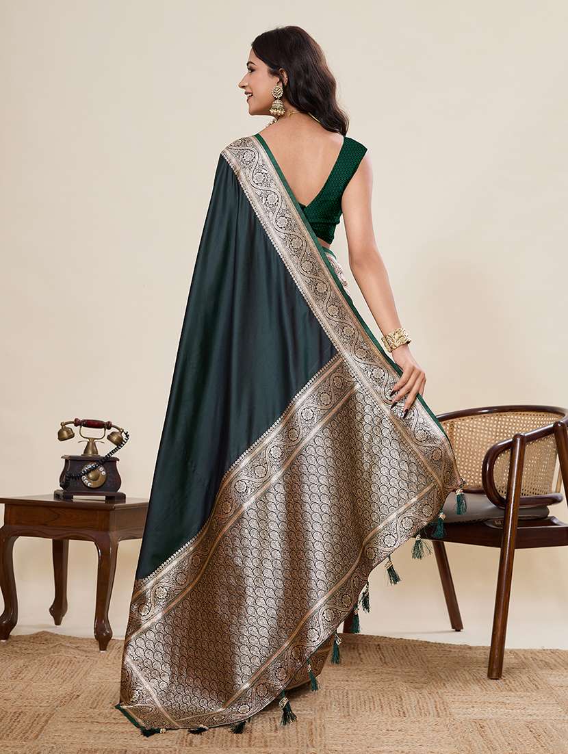 women solid with bordered saree with blouse - 22298704 -  Standard Image - 3